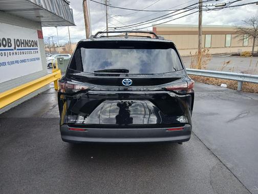 2025 Toyota Sienna LE