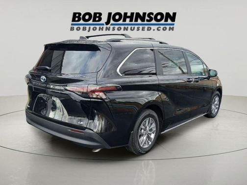 2025 Toyota Sienna LE