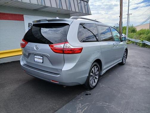 2019 Toyota Sienna XLE Premium