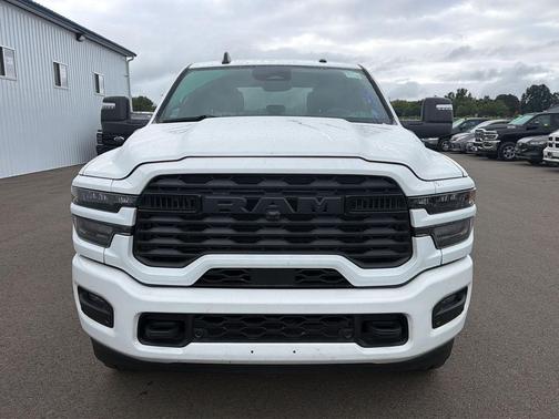 Bright White Clearcoat 2026 RAM 2500 Big Horn Crew Cab 4x4 6'4' Box