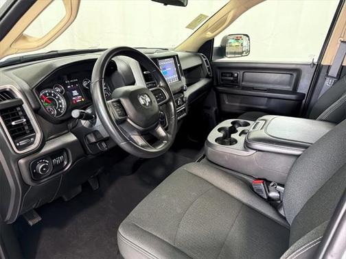 2020 RAM 2500 Tradesman Crew Cab 4X4 6'4' Box