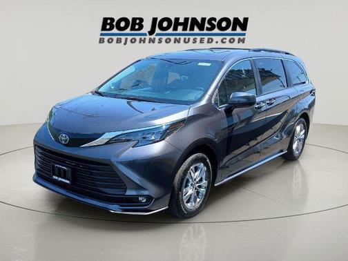 Magnetic Gray Metallic 2025 Toyota Sienna XLE