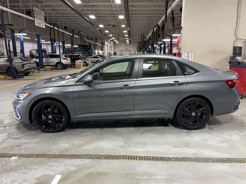 2025 Volkswagen Jetta 1.5T SE