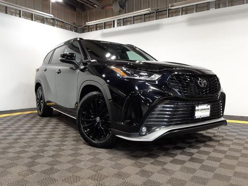 Midnight Black Metallic 2023 Toyota Highlander XSE