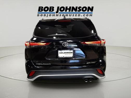 Midnight Black Metallic 2023 Toyota Highlander XSE