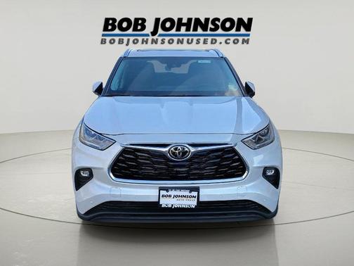 Wind Chill Pearl 2026 Toyota Highlander Hybrid Limited