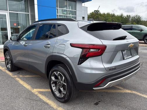 Sterling Gray Metallic 2024 Chevrolet Trax LT