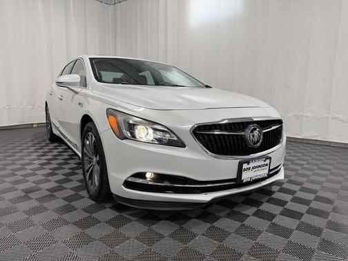 White Frost Tricoat 2017 Buick LaCrosse Essence