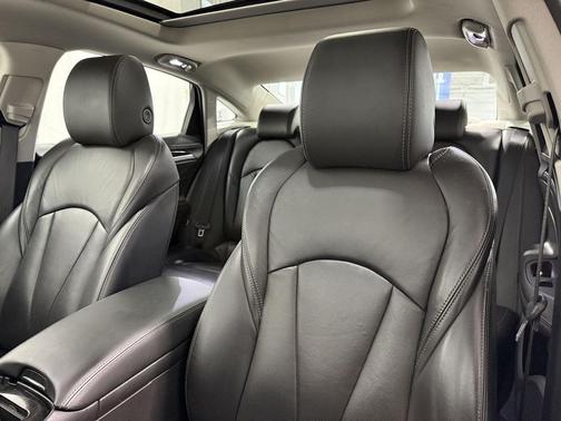 White Frost Tricoat 2017 Buick LaCrosse Essence