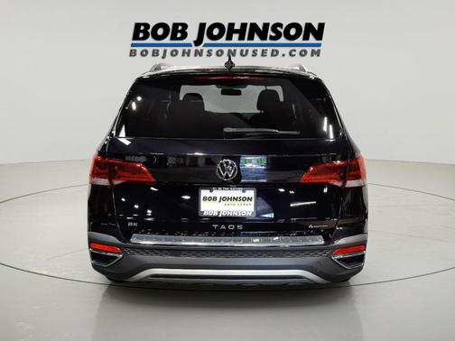 Deep Black Pearl 2022 Volkswagen Taos 1.5T SE