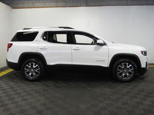 2023 GMC Acadia AWD SLT