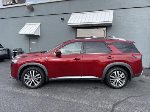 Scarlet Ember Tintcoat 2022 Nissan Pathfinder Platinum 4WD