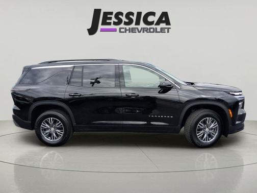 Mosaic Black Metallic 2025 Chevrolet Traverse LT