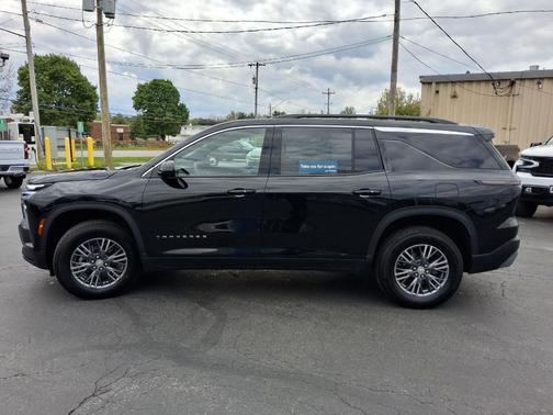 Mosaic Black Metallic 2025 Chevrolet Traverse LT