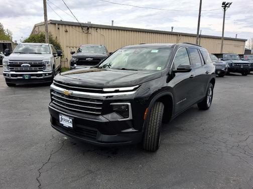 Mosaic Black Metallic 2025 Chevrolet Traverse LT
