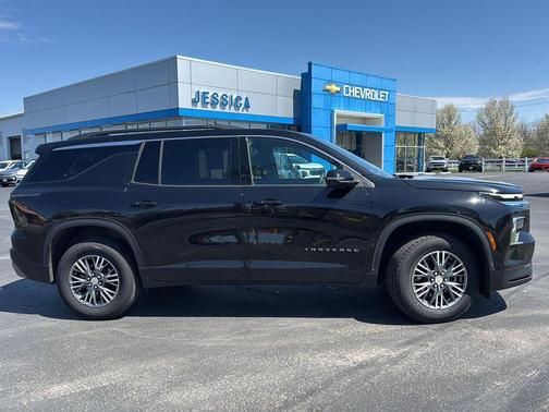 Mosaic Black Metallic 2025 Chevrolet Traverse LT