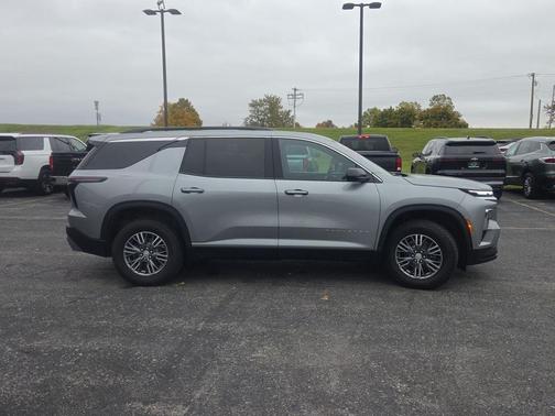 Sterling Gray Metallic 2025 Chevrolet Traverse LT