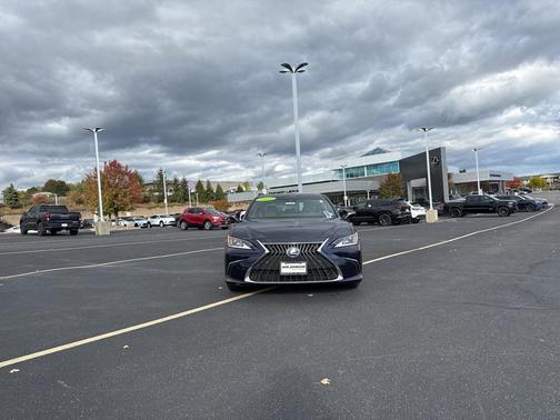 2022 Lexus ES 300h Base