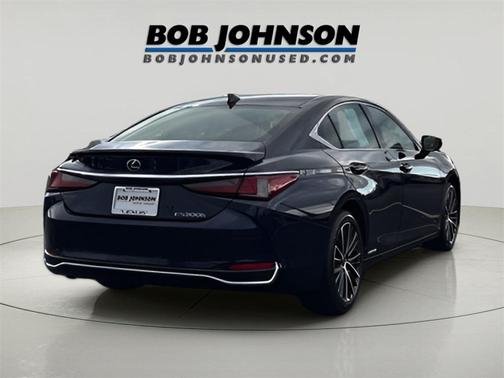 2022 Lexus ES 300h Base