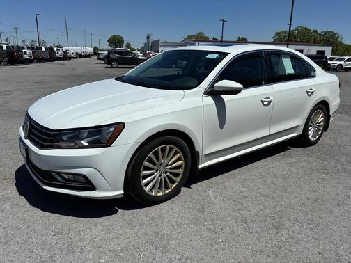 Pure White 2016 Volkswagen Passat 1.8T SE w/Technology