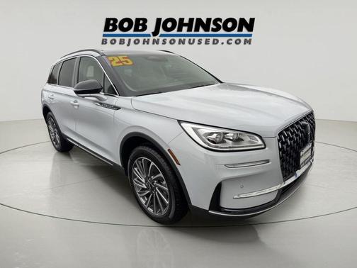 Crystal White Metallic Clearcoat 2025 Lincoln Corsair Reserve