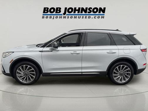 Crystal White Metallic Clearcoat 2025 Lincoln Corsair Reserve