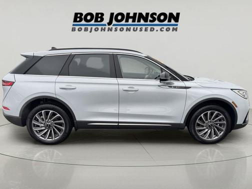 Crystal White Metallic Clearcoat 2025 Lincoln Corsair Reserve