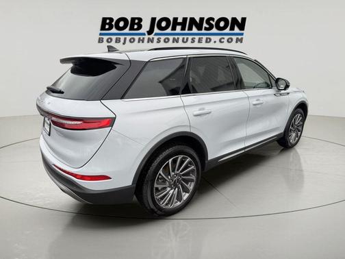 Crystal White Metallic Clearcoat 2025 Lincoln Corsair Reserve