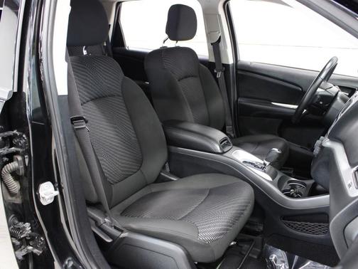 Pitch Black Clearcoat 2019 Dodge Journey SE