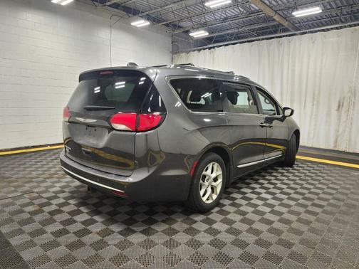 Granite Crystal Metallic Clearcoat 2020 Chrysler Pacifica Touring L
