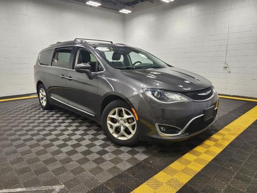 Granite Crystal Metallic Clearcoat 2020 Chrysler Pacifica Touring L