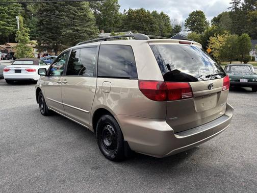 2005 Toyota Sienna LE