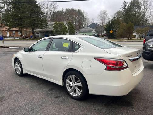 Pearl White 2014 Nissan Altima 2.5 SV
