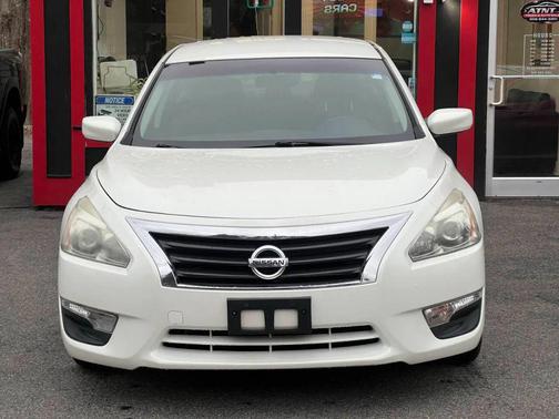 Pearl White 2014 Nissan Altima 2.5 SV