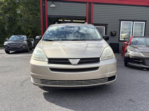 2005 Toyota Sienna LE