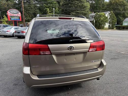 2005 Toyota Sienna LE
