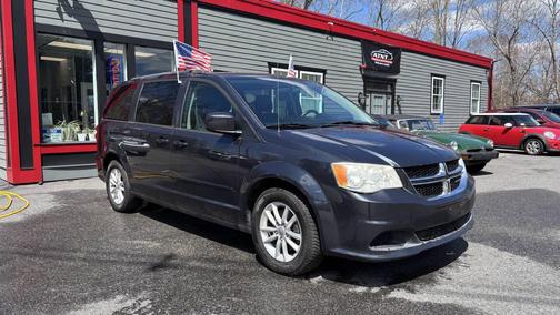 Brilliant Black Crystal Pearlcoat 2014 Dodge Grand Caravan SXT