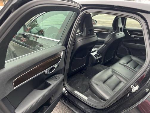 2017 Volvo S90 T6 Momentum