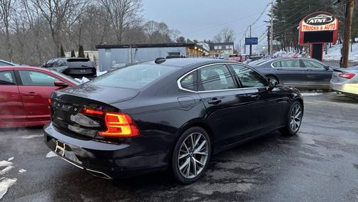 2017 Volvo S90 T6 Momentum