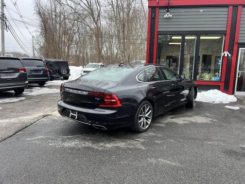 2017 Volvo S90 T6 Momentum