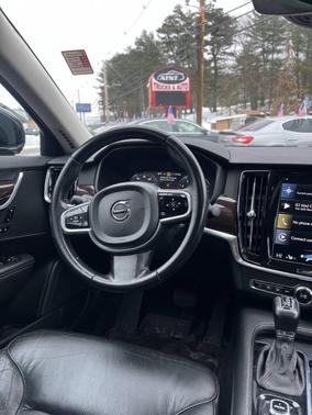 2017 Volvo S90 T6 Momentum