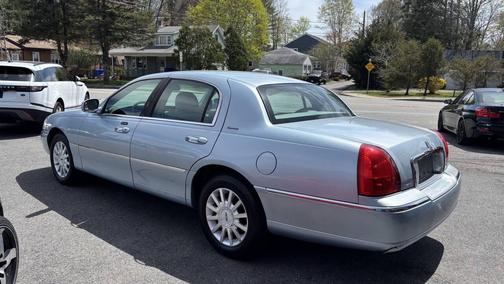 Light Ice Blue Clearcoat Metallic 2006 Lincoln Town Car Signature