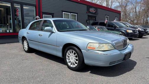 Light Ice Blue Clearcoat Metallic 2006 Lincoln Town Car Signature