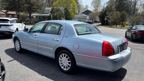 Light Ice Blue Clearcoat Metallic 2006 Lincoln Town Car Signature