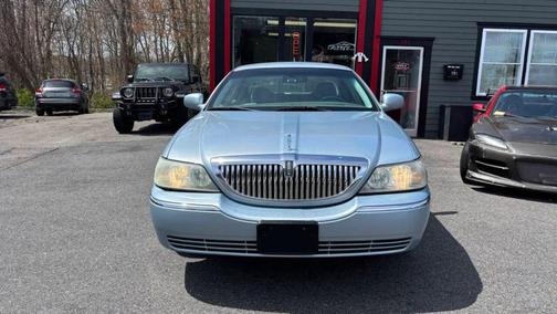 Light Ice Blue Clearcoat Metallic 2006 Lincoln Town Car Signature