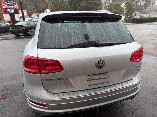 Cool Silver Metallic 2014 Volkswagen Touareg TDI R-Line