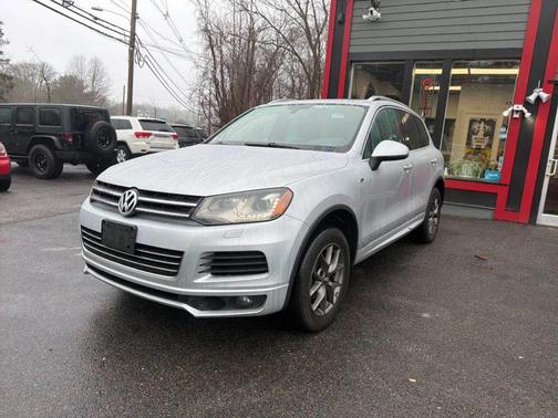 Cool Silver Metallic 2014 Volkswagen Touareg TDI R-Line