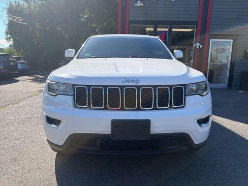 Bright White Clearcoat 2019 Jeep Grand Cherokee Laredo