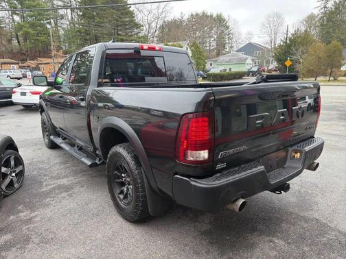 Brilliant Black Crystal Pearlcoat 2018 RAM 1500 Rebel