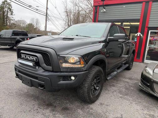 Brilliant Black Crystal Pearlcoat 2018 RAM 1500 Rebel